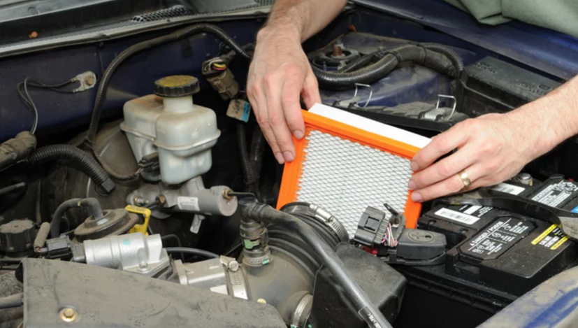Cách tự làm sạch bộ lọc không khí của ô tô - Ảnh 1