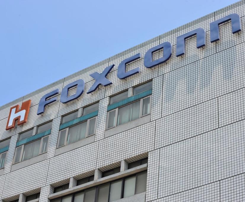 Hon Hai Precision Industry Co., nhà thầu lắp ráp chính sản phẩm iPhone của Apple, không chỉ là một nhà thầu phụ chuyên lắp ráp hàng điện tử nữa.