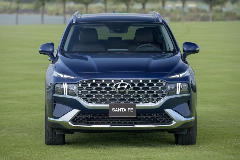 Hyundai Santa Fe trở thành mẫu xe có số lượng bán hàng tốt nhất với 1.407 xe đến tay khách hàng trong tháng 11