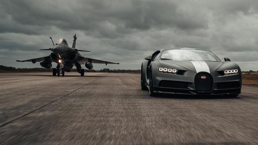 Bugatti Chiron Sport đọ tốc độ c&#249;ng m&#225;y bay ti&#234;m k&#237;ch - Ảnh 2