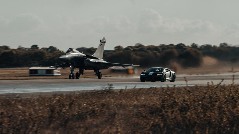 Bugatti Chiron Sport đọ tốc độ c&#249;ng m&#225;y bay ti&#234;m k&#237;ch - Ảnh 5