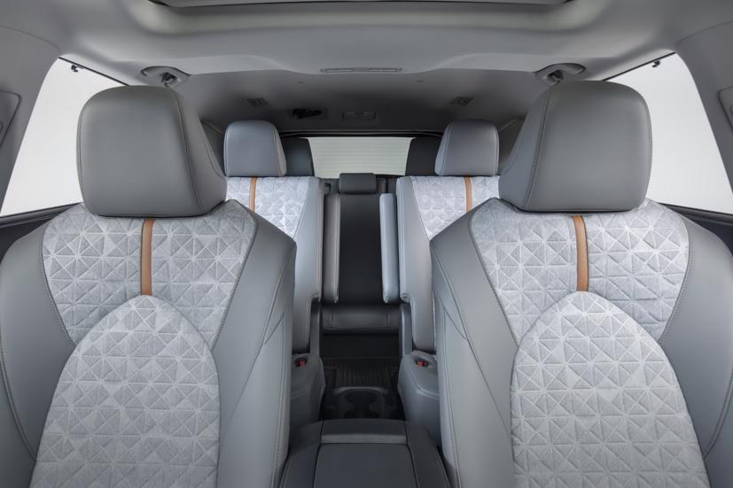 Ngắm Toyota Highlander 2022 phi&#234;n bản đặc biệt m&#224;u v&#224;ng đồng - Ảnh 11