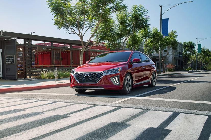 Hyundai sẽ cắt giảm số lượng xe động cơ đốt trong và thay vào đó, sẽ rót vốn vào phát triển xe điện. Mục tiêu của công ty Hàn Quốc là điện khí hóa hoàn toàn vào năm 2040