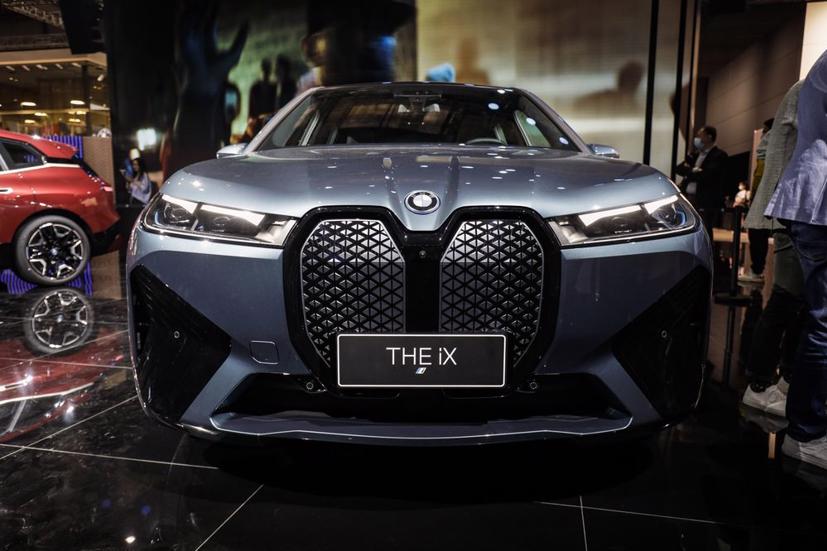 Mẫu SUV chạy điện BMW AG iX tại triển lãm Auto Shanghai 2021 ở Thượng Hải, Trung Quốc.