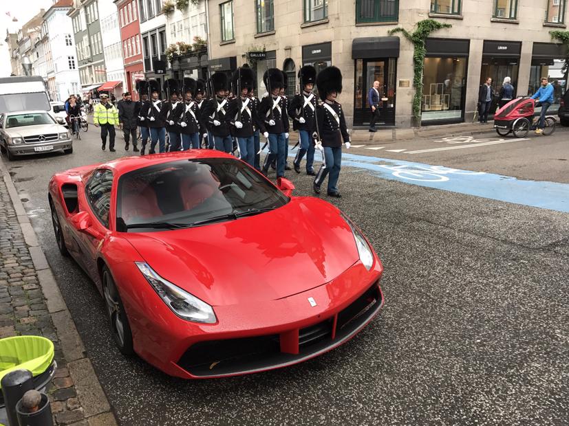 Quốc gia n&#224;o sở hữu nhiều si&#234;u xe nhất tr&#234;n thế giới? - Ảnh 1