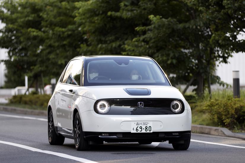 Một chiếc Honda e EV tại Tokyo vào ngày 17/6. Ảnh: Kiyoshi Ota / Bloomberg