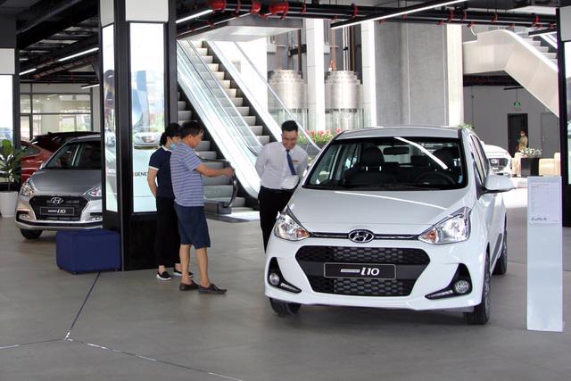 Ô tô tiếp tục đua giảm giá, cơ hội tốt để người tiêu dùng mua xe - Ảnh 1