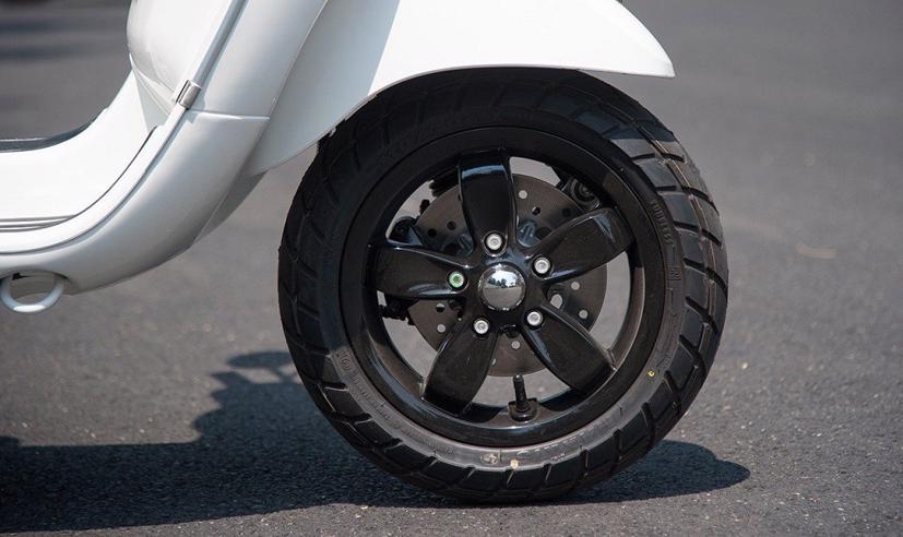 T&#225;c hại khi để xe m&#225;y dưới trời nắng n&#243;ng - Ảnh 1