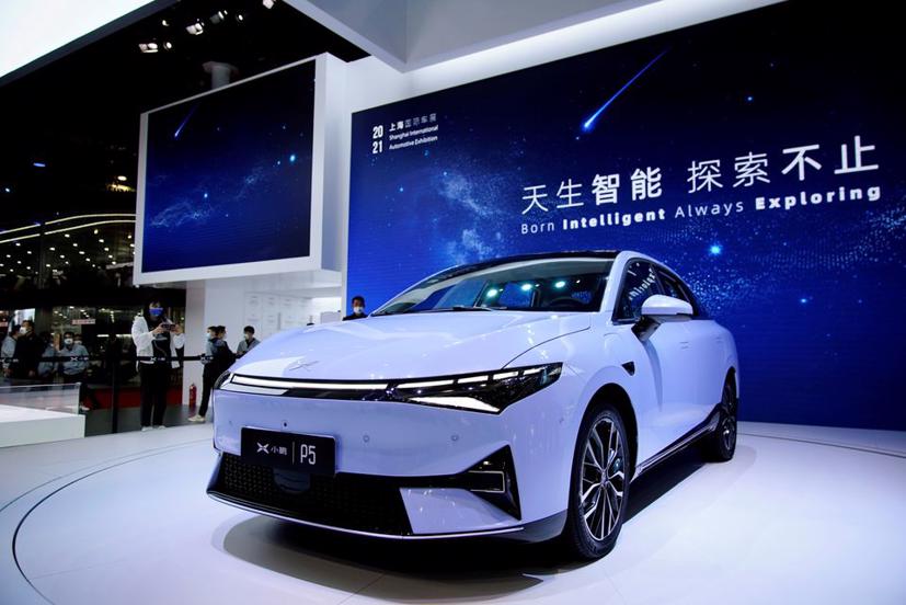 Xe điện Xpeng P5  tại triển lãm Auto Shanghai ở Thượng Hải, Trung Quốc ngày 19 tháng 4 năm 2021.Ảnh: Reuters
