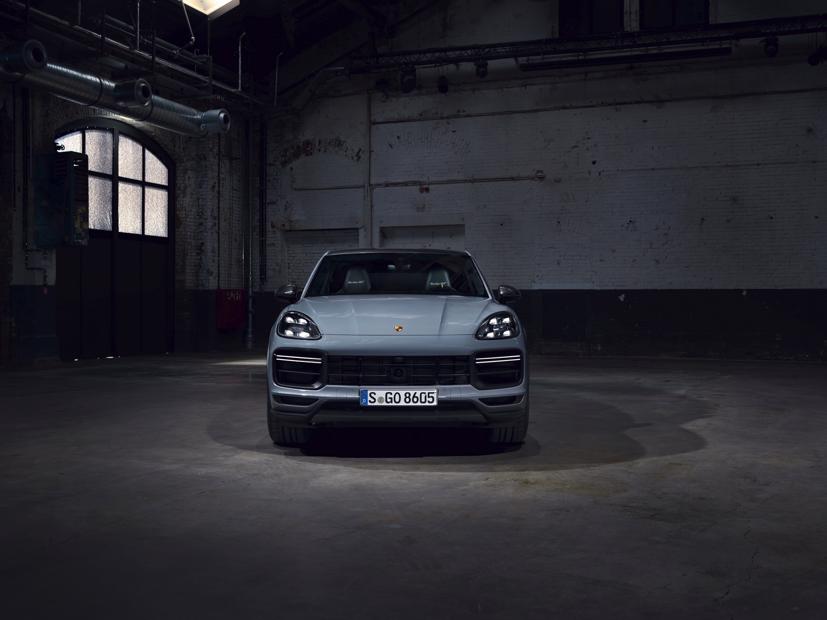 Porsche Cayenne bản mạnh nhất, đắt nhất gi&#225; từ 12,25 tỷ đồng - Ảnh 2
