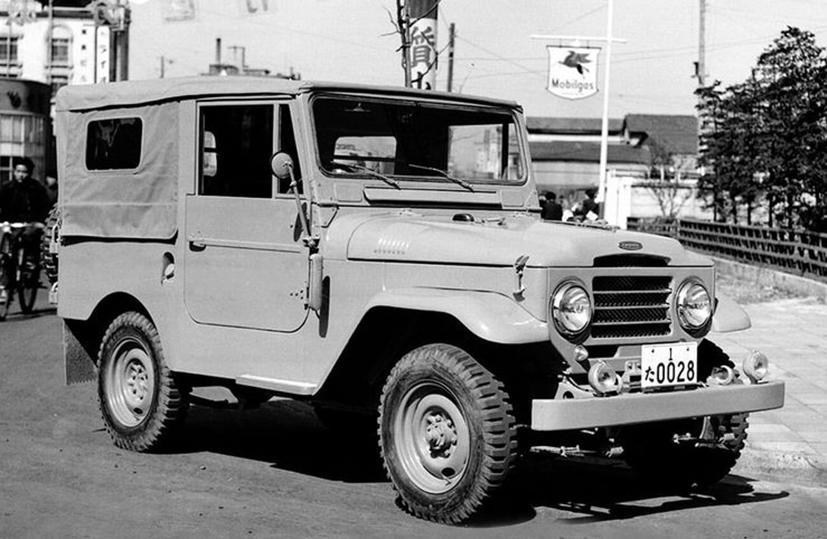 Land Cruiser lần đầu tiên được ra mắt vào tháng 08/1951 với tên gọi Toyota Jeep BJ
