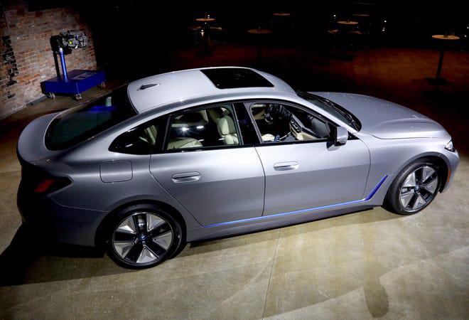 BMW h&#233; lộ cặp đ&#244;i xe điện i4 v&#224; iX - Ảnh 1