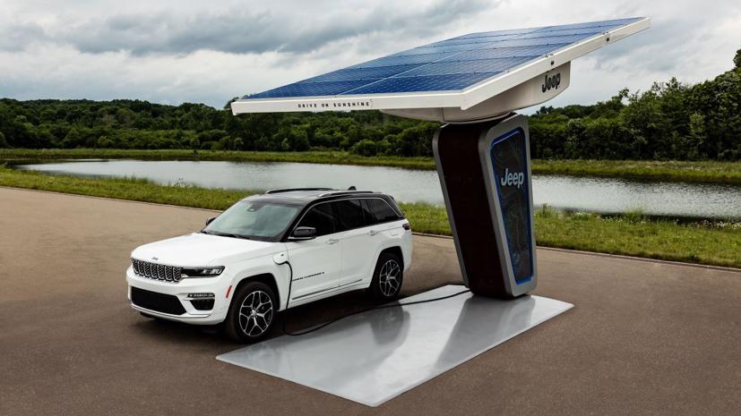 Đây là mẫu Grand Cherokee 4xe được trình diễn lần đầu tiên trong Ngày hội xe điện Stellantis 2021.