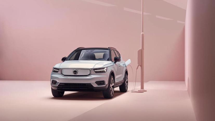 Theo Bloomberg, Ủy ban châu Âu có kế hoạch yêu cầu lượng khí thải từ ô tô và xe tải mới giảm 65% so với năm 2030 và 100% từ năm 2035 so với mức của năm nay.