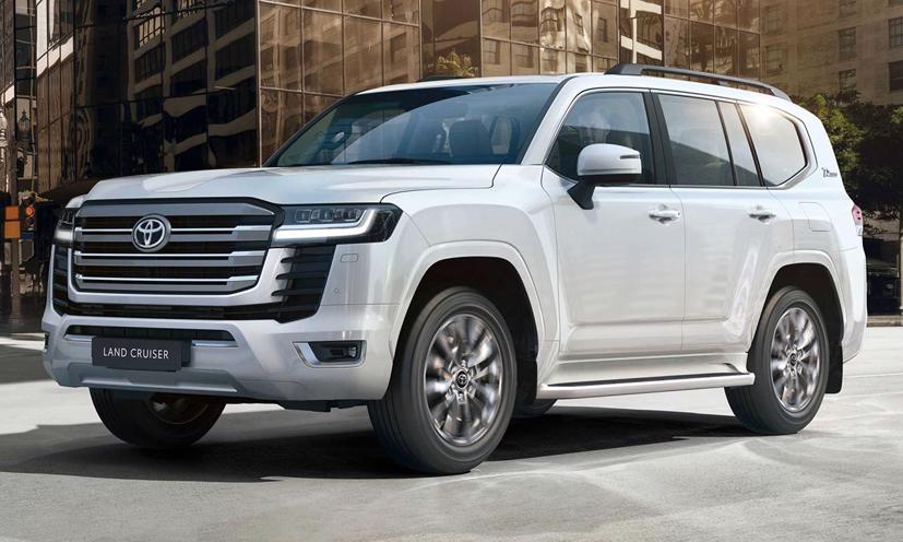 Tại một số đại lý ở Hà Nội và TP HCM, khách hàng muốn mua xe Land Cruiser bắt buộc phải ký mua thêm phụ kiện thay vì theo giá niêm yết, nếu không mua thêm phụ kiện khách hàng coi như không đủ điều kiện để mua xe.