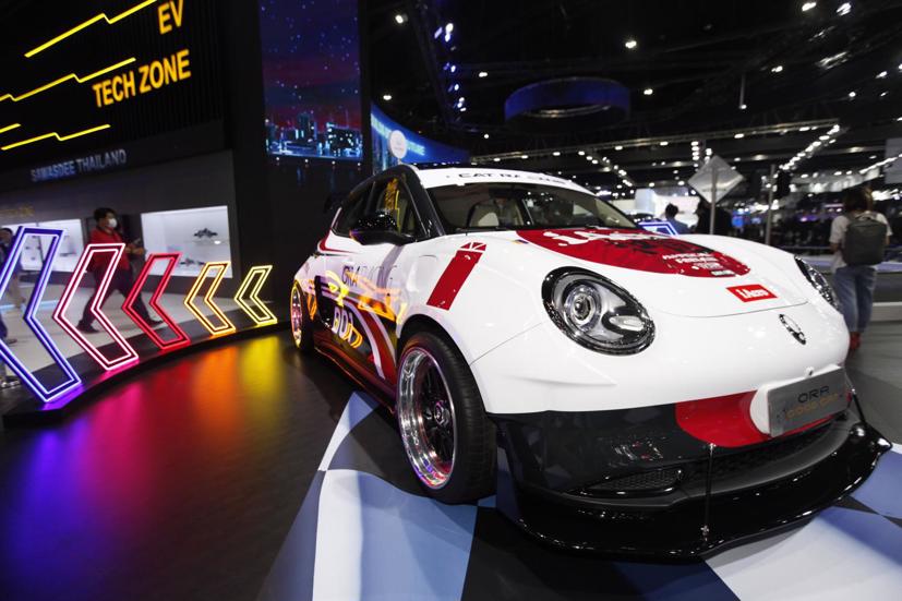 Một chiếc xe điện được trưng bày tại Bangkok International Motor Show 2021. (Ảnh: Varuth Hirunyatheb)