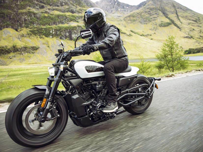 Harley-Davidson Sportster S 2021 lộ diện: 121 m&#227; lực, động cơ V-twin 1.250 cc l&#224;m m&#225;t bằng chất lỏng - Ảnh 2