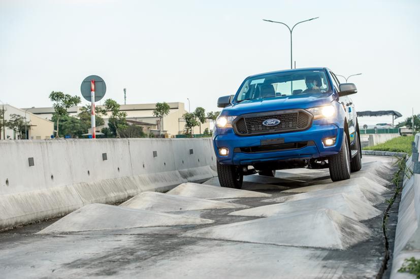 Mỗi chiếc Ford Ranger Việt Nam đều phải trải qua một chuỗi các bài thử nghiệm nghiêm ngặt theo tiêu chuẩn của Ford Motors. Khu vực Kiểm tra Chất lượng tại nhà máy Ford Hải Dương được trang bị thêm hệ thống chỉnh lái sử dụng công nghệ mô phỏng 3D hiện đại nhất của Đức, chỉnh lái động, tự động cân bằng xe với độ tin cậy cao, đảm bảo chất lượng tối ưu của mỗi chiếc xe khi xuất xưởng.