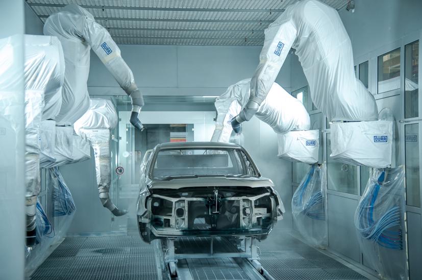 Quy trình sơn được tự động hóa hoàn toàn giúp đảm bảo chất lượng cao nhất cho bề mặt sơn theo tiêu chuẩn của Ford Motors. Xưởng Sơn mới cũng được trang bị hệ thống băng tải tự động để vận chuyển xe từ đầu vào đến đầu ra, hỗ trợ tối ưu thời gian và sức lao động. Sử dụng robot hiện đại nhất của tập đoàn Durr (CHLB Đức), quy trình sơn mỗi chiếc xe tại nhà máy sẽ được thực hiện hoàn toàn tự động, đảm bảo chất lượng bề mặt sơn, độ dày và độ bóng theo tiêu chuẩn Ford Motor. Công nghệ tách sơn khô qua các lõi lọc X- dry, tuần hoàn khí cho buồng phun robot giúp tiết kiệm sơn, tiết kiệm năng lượng và bảo vệ môi trường nhờ lọc được toàn bộ hạt bụi sơn.