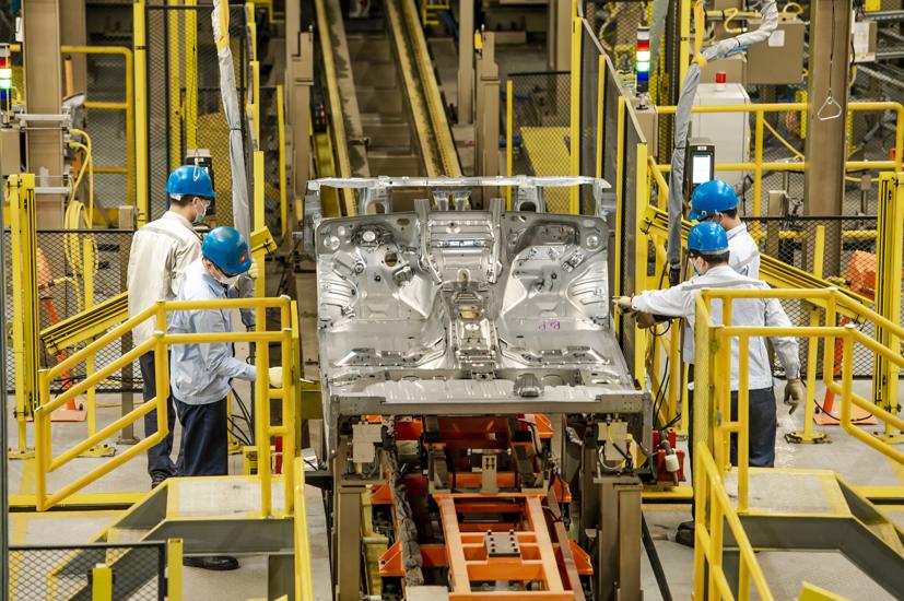 Hệ thống băng tải giúp vận chuyển khung xe từ đầu vào đến đầu ra, giúp tối ưu thời gian và sức lao động