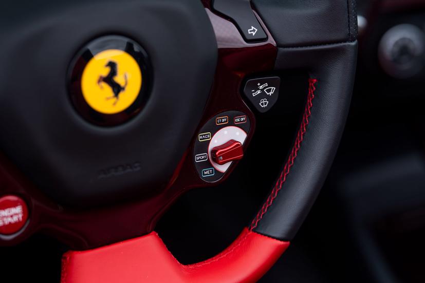 Cận cảnh Ferrari V12 F60 si&#234;u hiếm - Ảnh 11