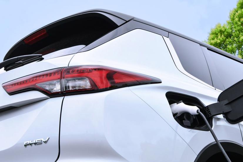 Mitsubishi Outlander Plug-In Hybrid mới sẽ ra mắt v&#224;o năm 2022 - Ảnh 1