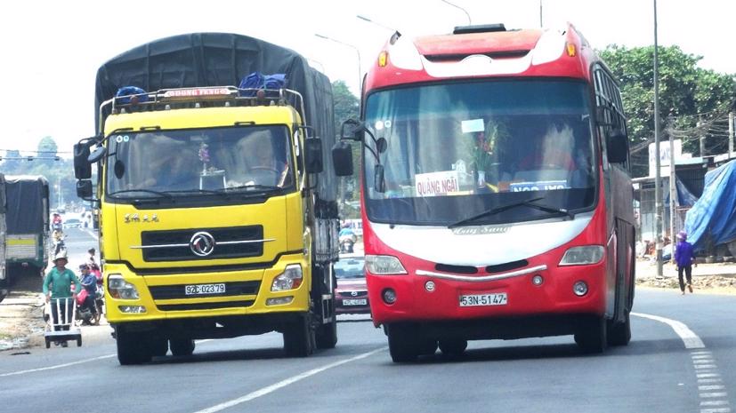 Cách vượt xe ô tô cùng chiều an toàn cho xế mới - Ảnh 1