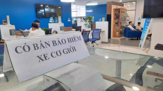 Nhiều người không biết việc nhận được giảm giá bảo hiểm bắt buộc TNDS là tiếp tay cho vi phạm hành chính của đại lý bán bảo hiểm. Ảnh minh họa.