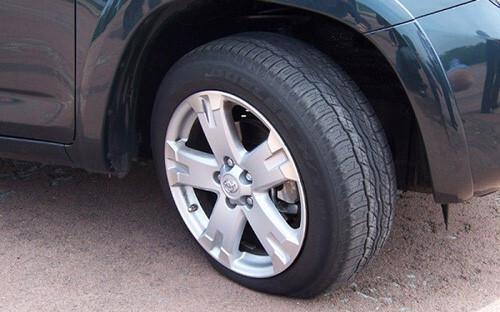 Lốp xe “non” gây tiếng ồn và ảnh hưởng đến việc di chuyển