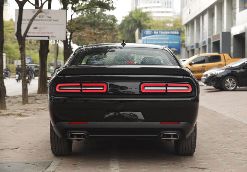 Thiết kế hiện đại pha lẫn nét cổ điển tạo ra sức hút cho dòng xe Dodge Challenger