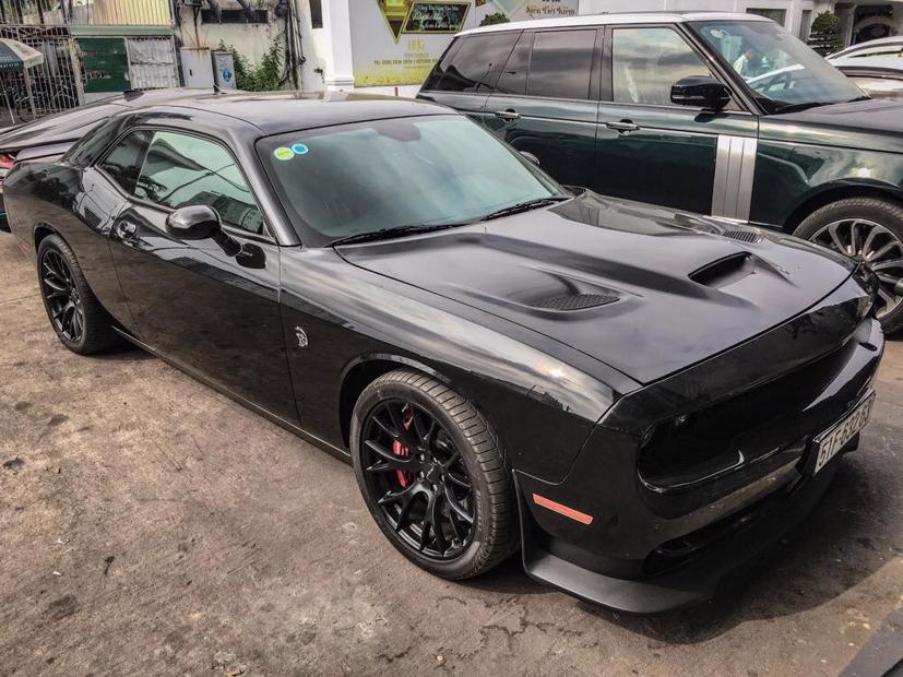 Rộ phong trào chơi xe cơ bắp Mỹ Dodge Challenger tại Việt Nam - Ảnh 1
