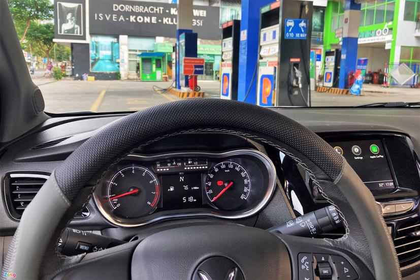 Doanh số mẫu xe b&#225;n chạy nhất thị trường VinFast Fadil giảm nhẹ - Ảnh 1