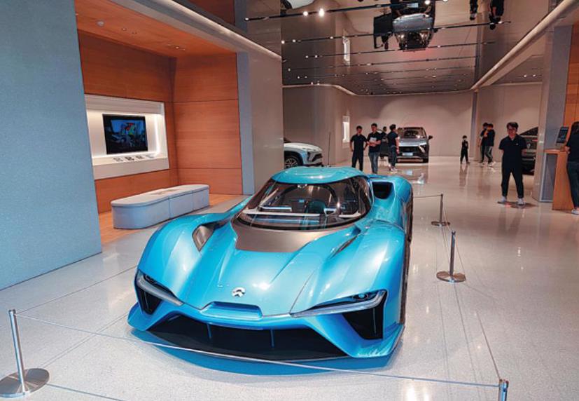 EP9, một chiếc xe thể thao mới của công ty khởi nghiệp ô tô điện Trung Quốc Nio, được trưng bày tại phòng trưng bày hàng đầu của công ty ở Thượng Hải.