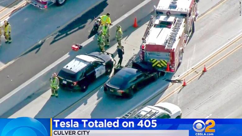 Xe trang bị tính năng tự lái Autopilot gây hàng loạt tai nạn, Tesla bị điều tra  - Ảnh 1