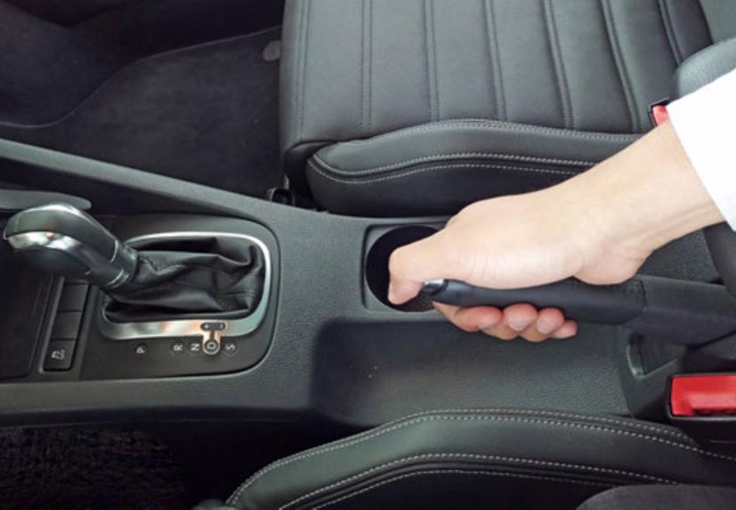 Đ&#232;n phanh &#244; t&#244; s&#225;ng bất thường l&#224; do đ&#226;u? - Ảnh 1