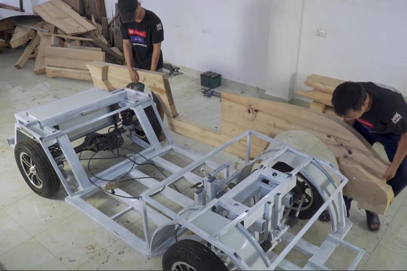 Si&#234;u xe Ferrari bằng gỗ do người Việt s&#225;ng chế trong chỉ 70 ng&#224;y - Ảnh 2