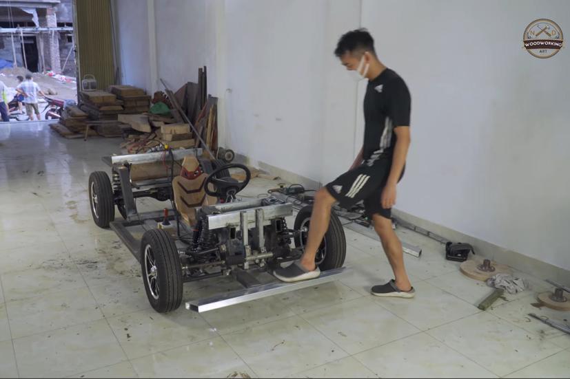 Si&#234;u xe Ferrari bằng gỗ do người Việt s&#225;ng chế trong chỉ 70 ng&#224;y - Ảnh 1