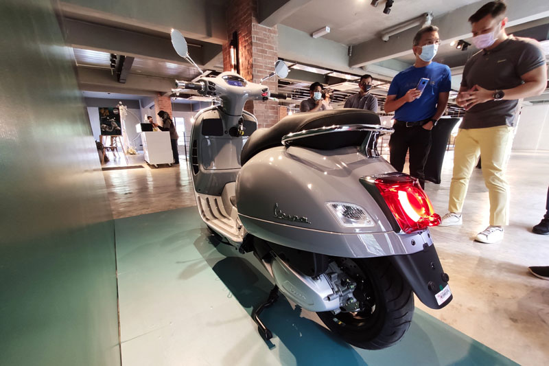 Đuôi xe được thiết kế kết hợp cổ điển với hiện đại.