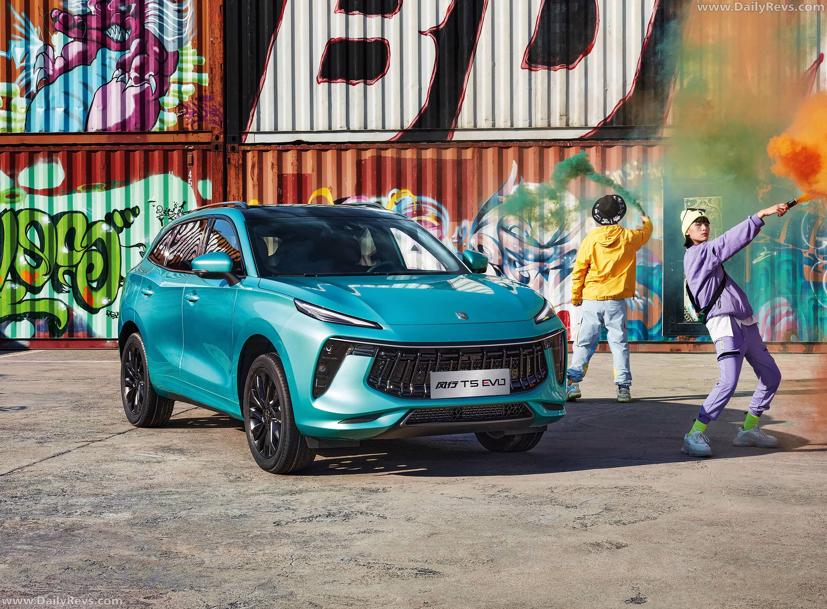 Được biết, Dongfeng đang nhắm đến đối tượng khách hàng mới. Theo công ty, lực lượng khách hàng chính mua ô tô hiện nay là những người sinh vào những năm cuối năm 90 và năm 2000.