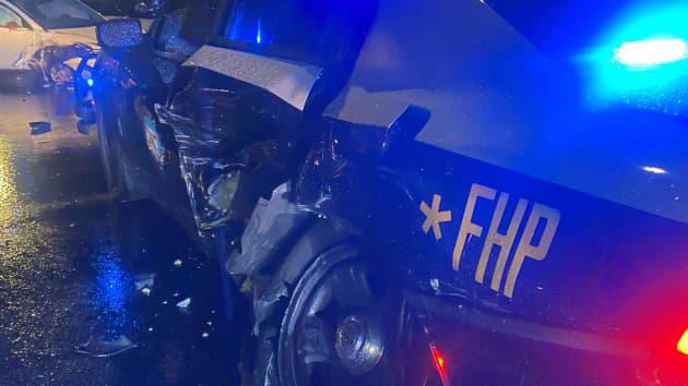 Cuộc điều tra đang được tiến hành. Người lái xe nói với cảnh sát rằng cô ấy đang sử dụng Autopilot.