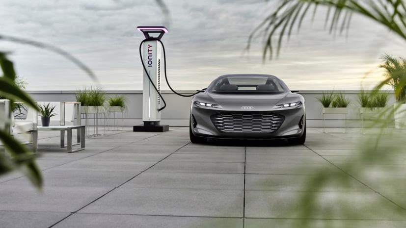 Audi GrandSphere concept – Si&#234;u phẩm “chuy&#234;n cơ mặt đất”  - Ảnh 1