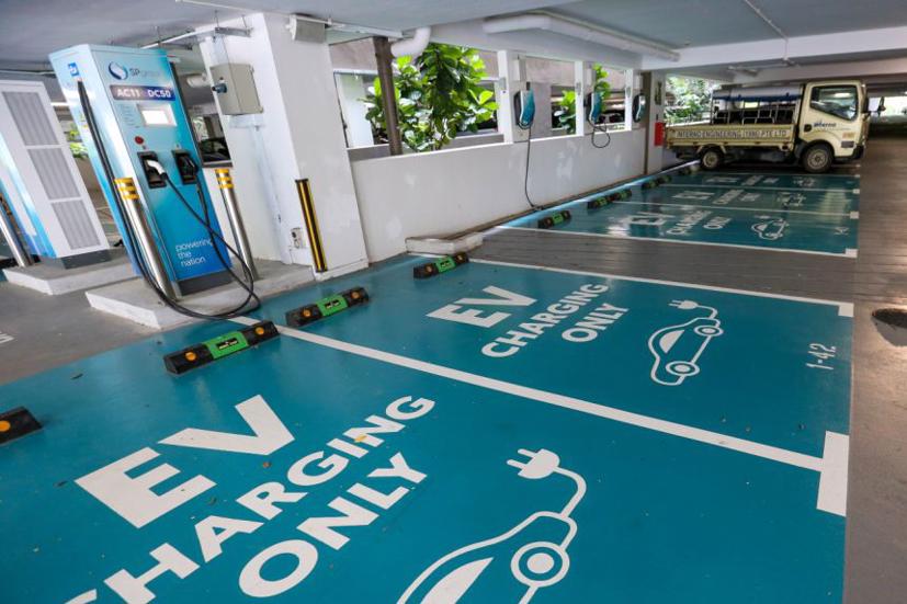Singapore đặt mục tiêu quốc gia có 40.000 điểm sạc xe điện tại các bãi đậu xe công cộng vào năm 2030.
