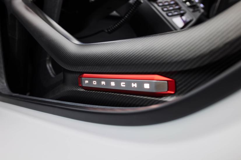 Porsche tiết lộ concept xe đua chạy hoàn toàn bằng điện - Ảnh 11