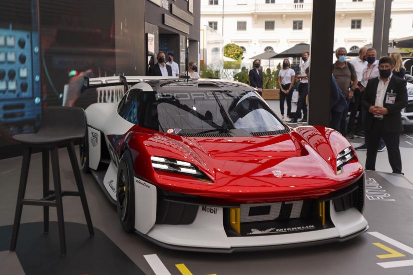 Concept xe đua chạy điện hoàn toàn Porsche Mission R.