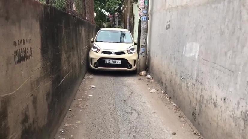 Kinh nghiệm lái xe ô tô an toàn trong ngõ nhỏ - Ảnh 1
