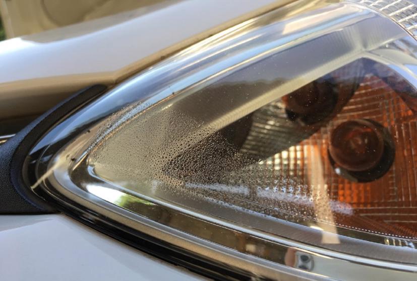 C&#225;ch xử l&#253; đơn giản hấp hơi nước trong đ&#232;n pha &#244; t&#244; - Ảnh 1