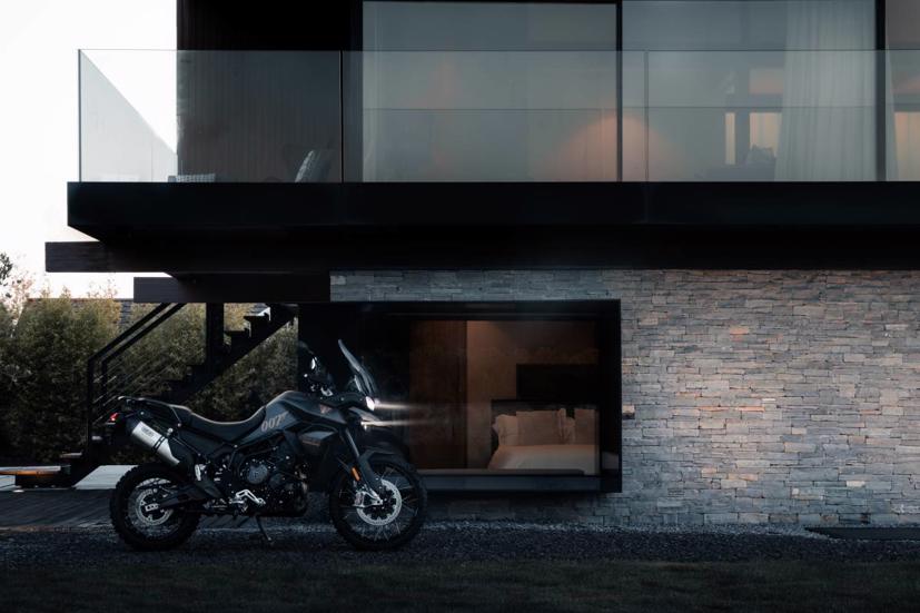 Cận cảnh si&#234;u phẩm giới hạn Triumph Tiger 900 Bond Edition 2021 - Ảnh 1