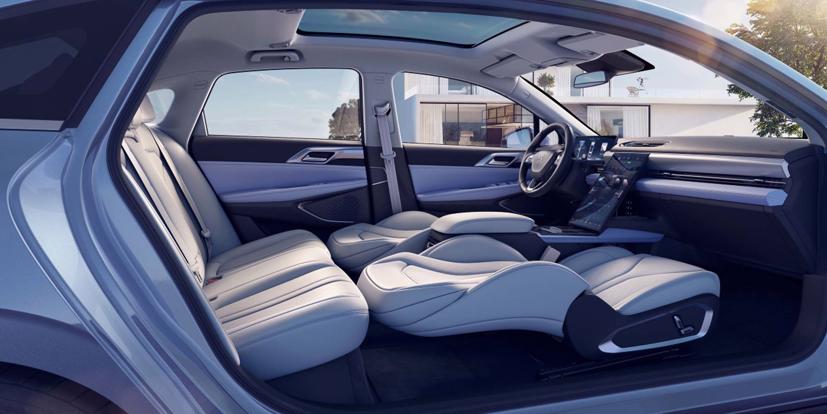 Nhà sản xuất ô tô điện Trung Quốc “biểu diễn” tính năng trợ lái khi tắc đường - Ảnh 1