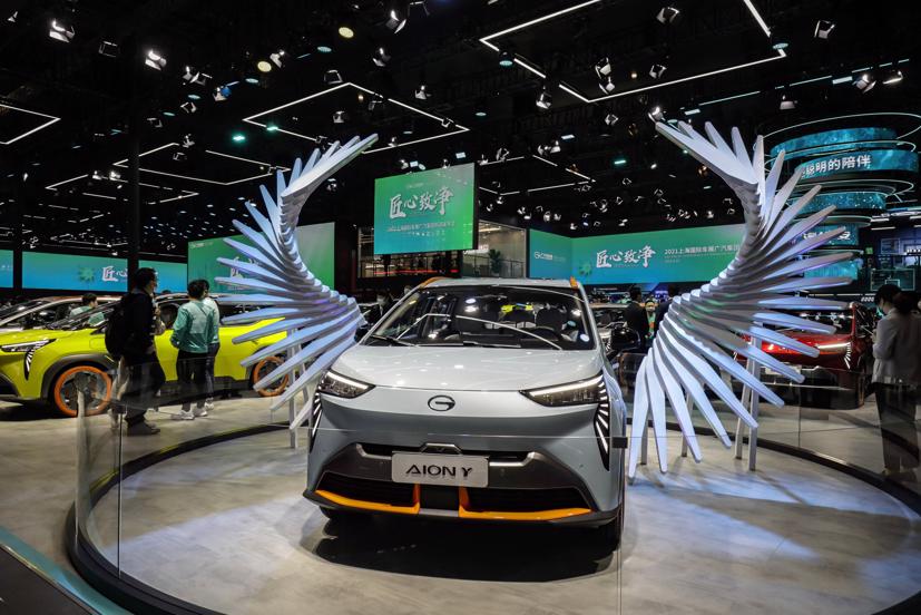 Các công nhân tại nhà máy sản xuất ô tô quốc doanh lớn nhất ở tỉnh Quảng Đông của Trung Quốc được khuyến khích tắt đèn và mở cửa sổ, thay vì sử dụng điều hòa nhiệt độ, trong bối cảnh cả nước đang chiến đấu với tình trạng thiếu điện.