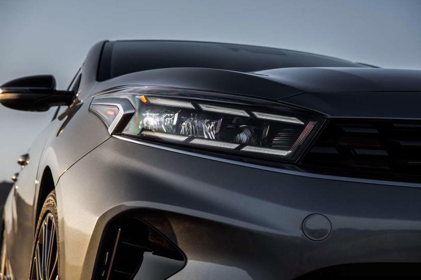 Kia Forte 2022: Kiểu d&#225;ng mới, bổ sung c&#244;ng nghệ an to&#224;n v&#224; th&#244;ng tin giải tr&#237; - Ảnh 8